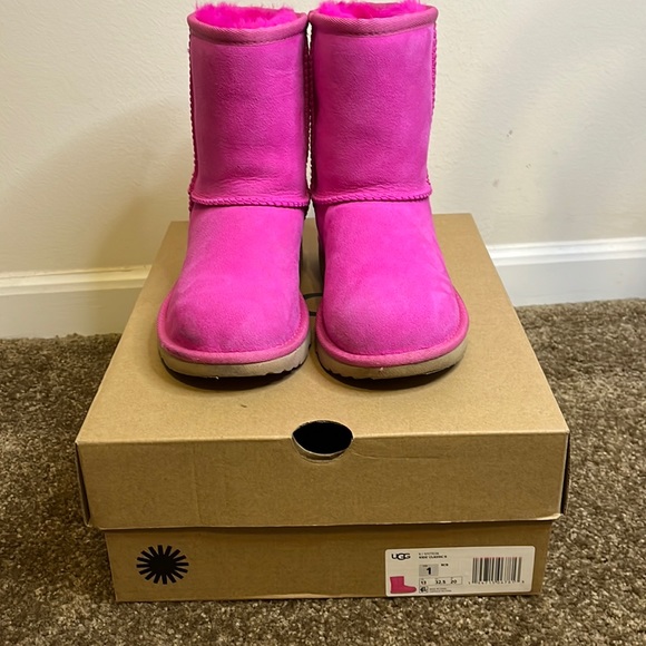 UGG Other - UGG Fusia Pink Girls Size 1